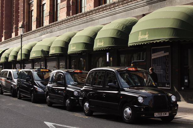 Women Attacked By Muggers ‬ Inside A Black Cab On Harrods Taxi Rank‬