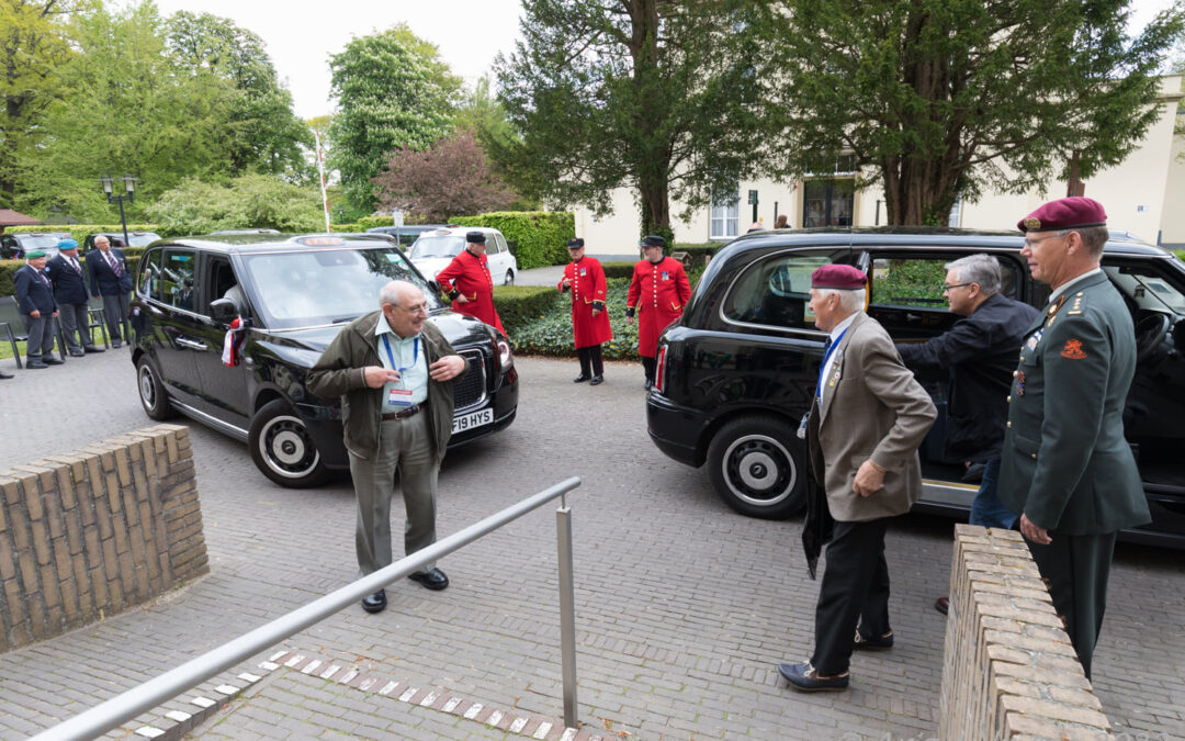 30 black cabs transport WWII Veterans who were honoured in Dutch Liberation Parade